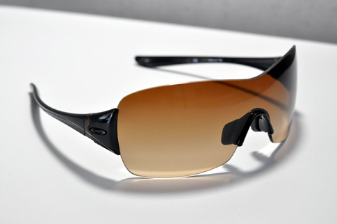 OAKLEY（オークリー）のサングラス、メガネならD-Eye nakahara megane